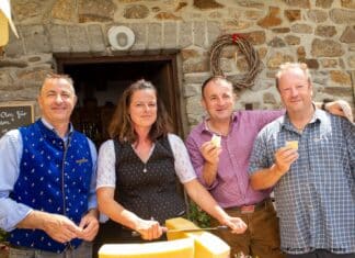 Käseanschnitt 2022 auf der Watschiger Alm