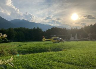 Motorradfahrerin schwer gestürzt