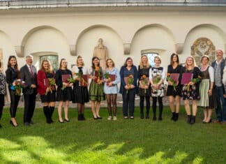 15 Kleinkinderziehrinnen und Tagesmütter aus dem Bezirk Hermagor erhielten Diplome