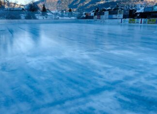 Eisplatz im Bergsteigerdorf Mauthen