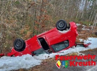Auto überschlug sich: Feuerwehr rückte zum Einsatz aus