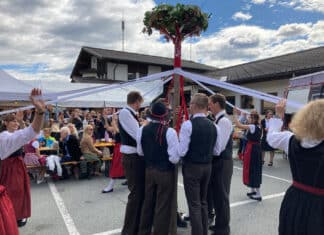 Vom Bandltanz zum Fasslrollen