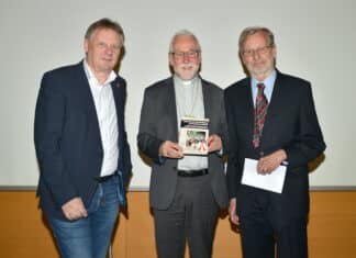 Sprache ist ein kulturelles Gewand; und Zuhören ist schön