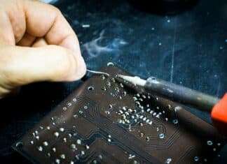 Reparaturbonus ausgenutzt: Ermittlungen gegen mehrere Handyshops!