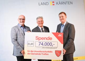 74.000 Euro für Hochwasseropfer aus Treffen – AK-Präsident Goach übergibt Scheck