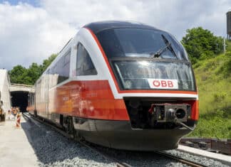 Historischer Meilenstein: Erster Personenzug durchquert den Koralmtunnel