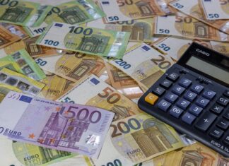 Steuergutschrift: Dreifach-Mama bekommt 11.200 Euro vom Finanzamt zurück