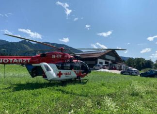 Schwerer Arbeitsunfall nahe Fürnitz bei Villach: Notarzthubschrauber RK-1 im Einsatz