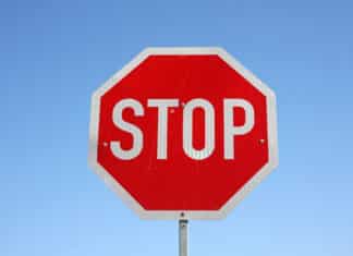 Stopptafeln verunstaltet