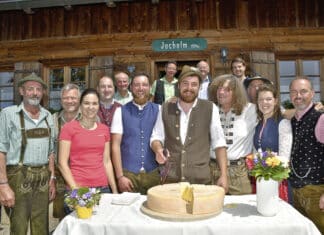 Offizieller Almkäseanschnitt 2023 auf der Reisacher Jochalm