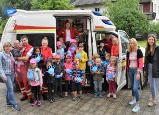 Die Teddybär-Ambulanz des Roten Kreuzes rückt aus