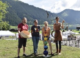 Weissenseer Kunsthandwerksmarkt begeisterte Besucher mit Vielfalt und Fotoausstellung