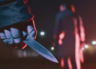 Eskalation am Kirchtag: Alkoholisierter Mann bedroht Sicherheitspersonal mit Jagdmesser