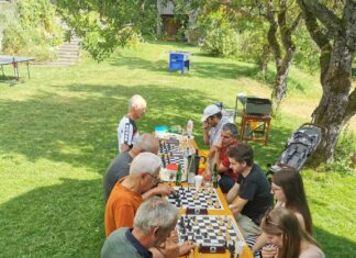 Honig-Blitz-Schachturnier beim „Bienenkönig Unterlass“