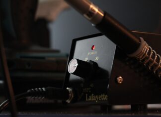 Polizei ermittelt: Teures Gerät aus Firmenfahrzeug geklaut