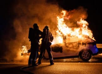 Feuerwehreinsatz: Klein- LKW geriet in Brand
