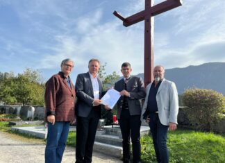 Über 100 Jahre altes Friedhofskreuz wird restauriert