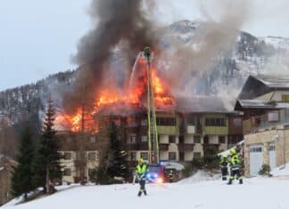 Großbrand in geschlossenem Hotel am Nassfeld