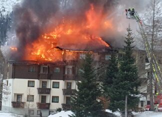 Großeinsatz der Feuerwehren: Hotelbrand am Nassfeld