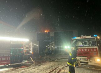 Baustofflagerhallenbrand in Kötschach-Mauthen: Brandursache geklärt