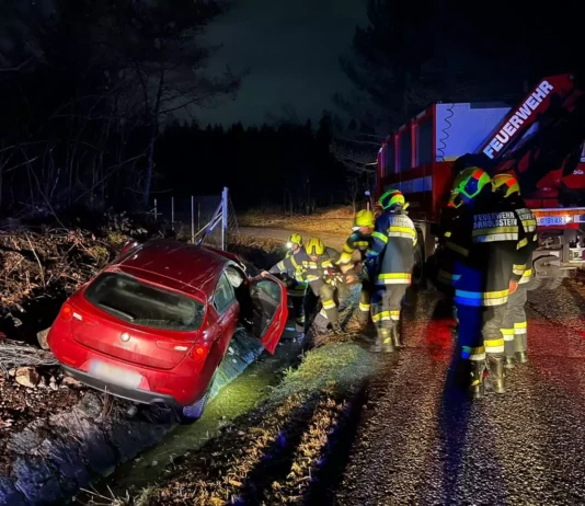 Verkehrsunfall in Arnoldstein: Zwei verletzte Personen