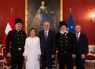 Kärntner Rauchfangkehrer überbrachten Präsident Van der Bellen Glückwünsche