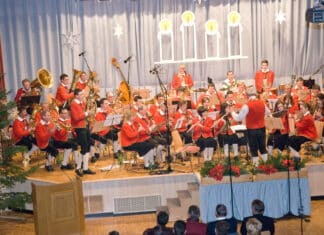 Kapellmeister mit Leib und Seele gibt Taktstock weiter