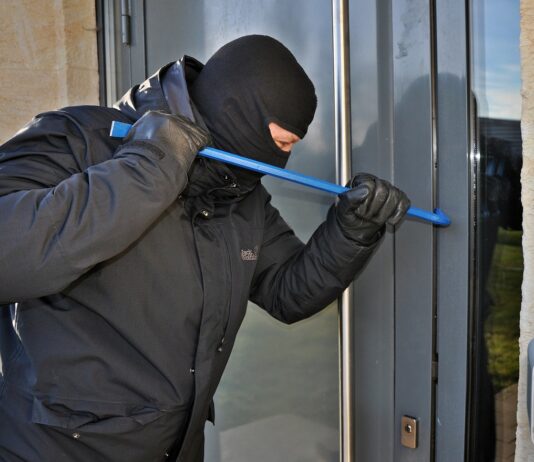 Polizei ermittelt nach Einbruch in Hermagor: Tresor und Bargeld gestohlen