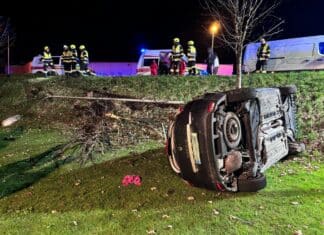 Verkehrsunfall auf der B 111: PKW überschlägt sich nach Alkoholfahrt
