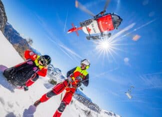 Schigebiet Nassfeld:42-jähriger Skifahrer verhindert 20-Meter-Absturz durch rettenden Baumstumpf