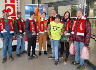 Klient:innen von pro mente kärnten besuchten Training der Eishockey-Nationalmannschaft