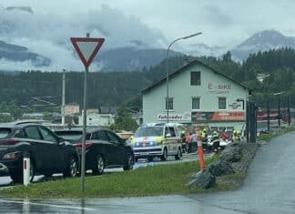 Unfall mit drei verletzten Personen auf der B111