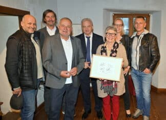 Treffende Karikaturen überzeugen Museums-Besucher