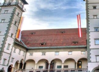 Landtagsdirektor Robert Weiß suspendiert