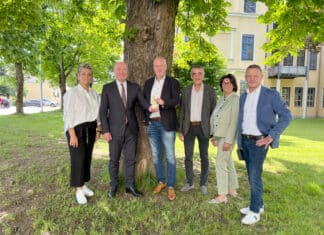 Weltpremiere: Recyceltes Narkosegas als neu aufbereitetes Medizinprodukt an das LKH Villach übergeben