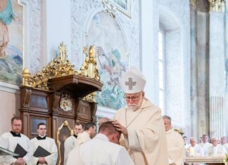 Priesterweihe von Diakon Mag. Michael Rossian im Klagenfurter Dom