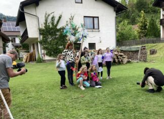 Filmteam besucht Kinder der VS Weißbriach