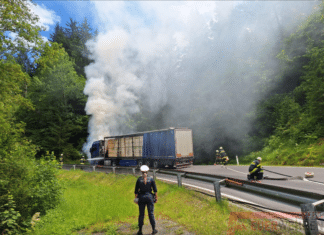 Weißensee Straße B87: Sattelzugfahrzeug geriet in Vollbrand