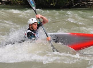 Max Steinbrenner triumphiert im Mölltal: Gold und Führung im ECA Junior Slalom Cup!