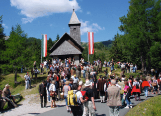 Einladung zum 74. Nassfeld Kirchtag: Ein Fest der kulturellen Vielfalt zweier Regionen