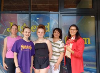 Landesrätin Sara Schaar zu Besuch im JUZ