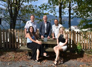 „Johns Sternenbank“ in Arnoldstein eingeweiht: Ein Ort des Trostes und der Hoffnung vor der Klosterruine