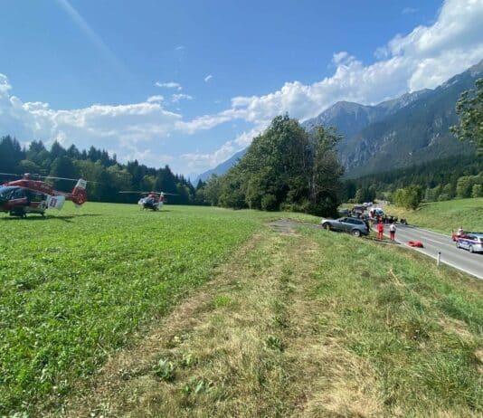 Verkehrsunfall auf der Gailtalbundesstraße: Zwei Motorradfahrer schwer verletzt