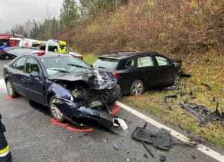62-jähriger Lenker kam auf linke Fahrspur :Verkehrsunfall mit zwei schwerverletzten Personen
