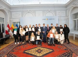 Landeslehrlinge im Spiegelsaal geehrt: Stolzer Empfang für 30 junge Absolventen