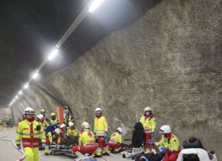 Gemeinsame Einsatzübung von Rotem Kreuz, Feuerwehr und Arbeitersamariterbund im Oswaldibergtunnel