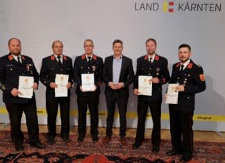 Feuerwehrleute mit Kärntner Katastropheneinsatzmedaille geehrt