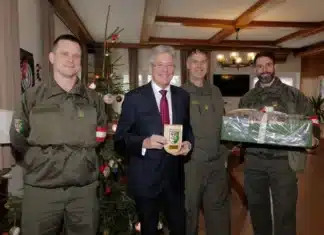 Weihnachtsbesuch bei Soldaten im Assistenzeinsatz