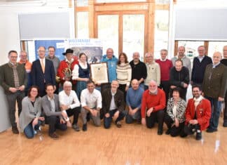 Eismeister Norbert Jank zum Ritter geschlagen und Ehrenbürger der Gemeinde Weissensee