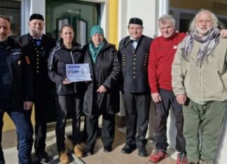 Zeichen des Zusammenhaltens & der Solidarität: 1.600 Euro für Familie in Not